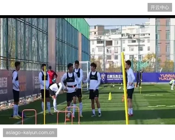 球队提前进行高原适应性训练,力求将海拔导致的竞技衰减降至最低。 球队提前进行高原适应性训练,力求将海拔导致的竞技衰减降至最低。